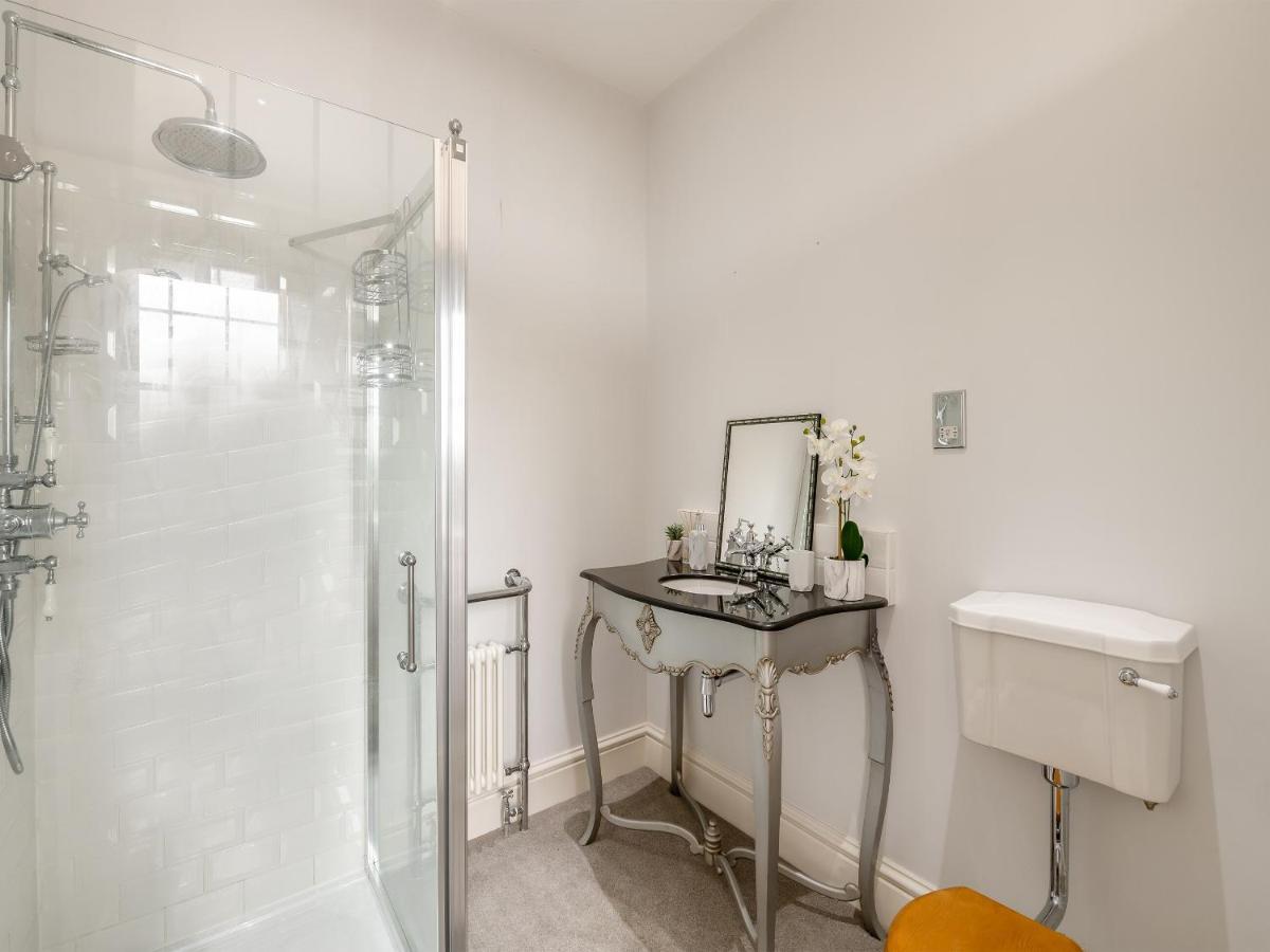 Airy Hill Manor - The Penthouse Whitby