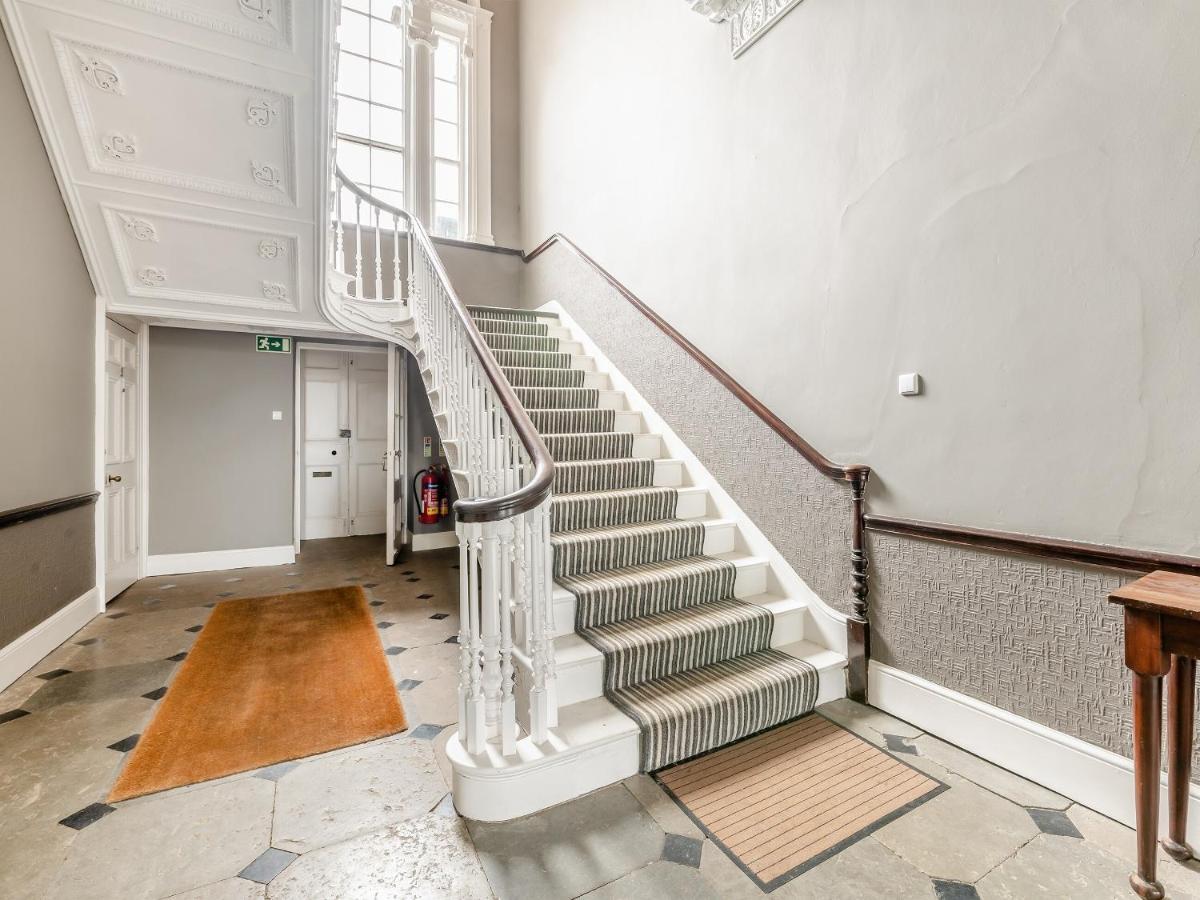 Airy Hill Manor - The Penthouse