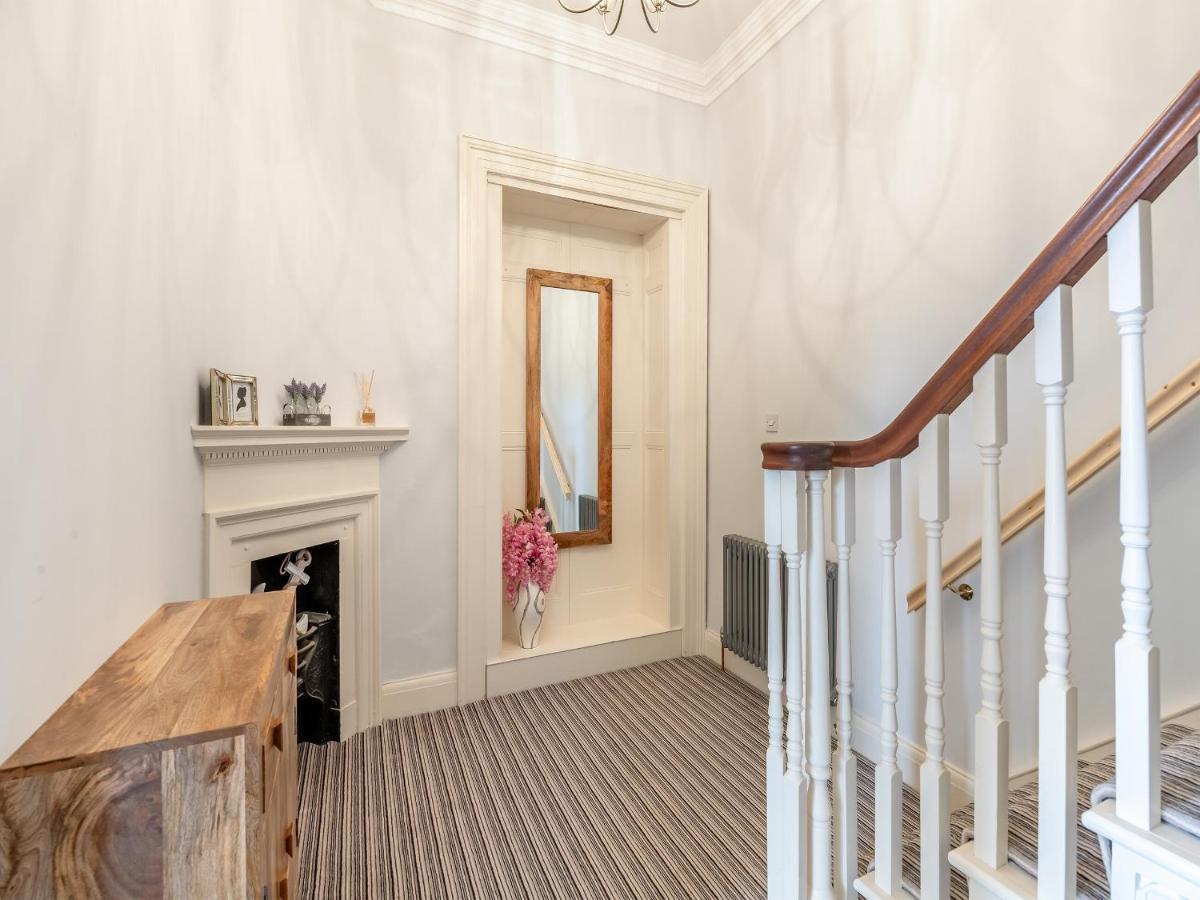 Airy Hill Manor - The Penthouse Holiday home